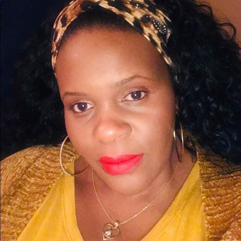 Meet your Posher, Latisha